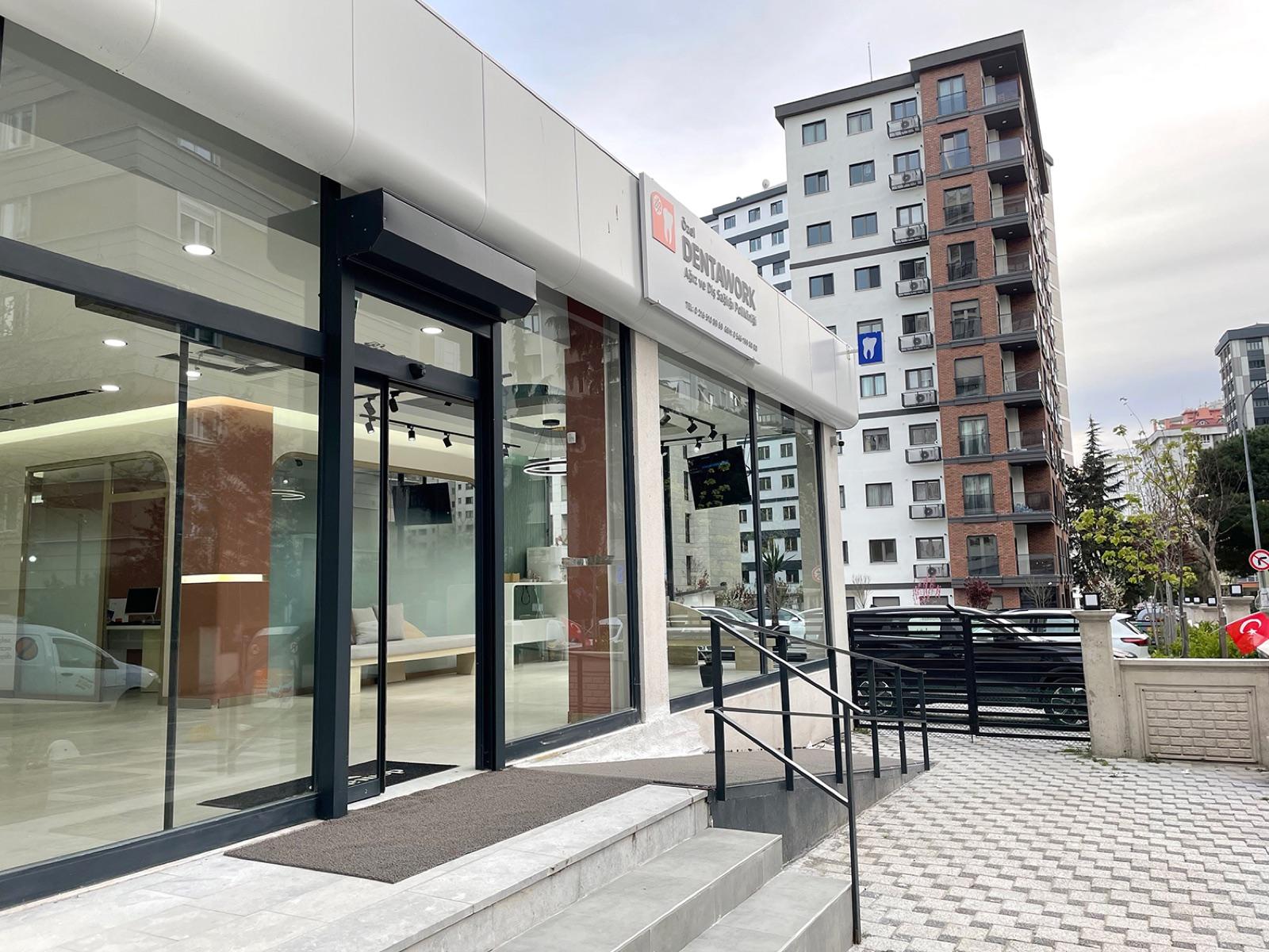 Dentawork kliniğinin dış cephesi